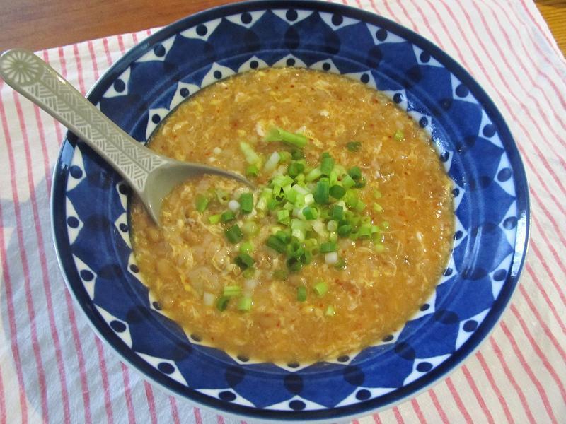 豆板醤でポカポカ 寒い冬にぴったりなピリ辛納豆たまご雑炊 簡単 美味しい おうちごはん